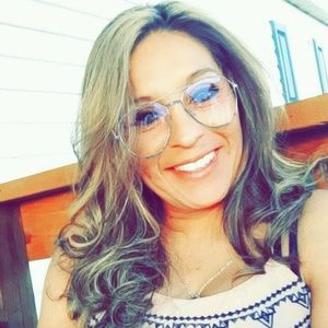 Meet your Posher, Nora